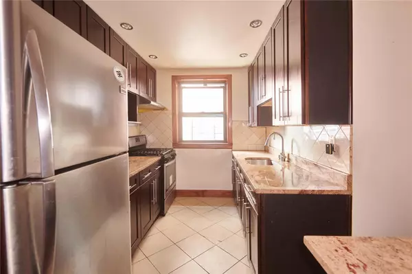 Elmhurst, NY 11373,40-37 77 ST #2D