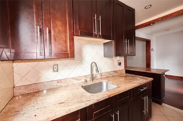 Elmhurst, NY 11373,40-37 77 ST #2D
