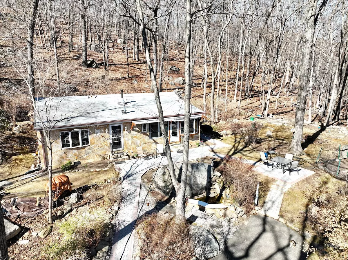 Montebello, NY 10901,31 Hemlock Hill LN