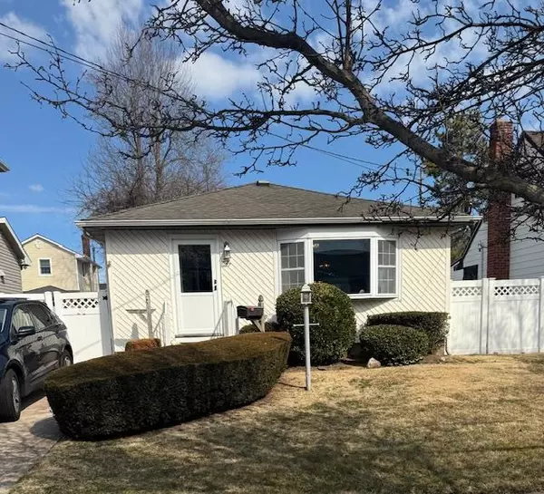 Massapequa Park, NY 11762,227 Fillmore ST
