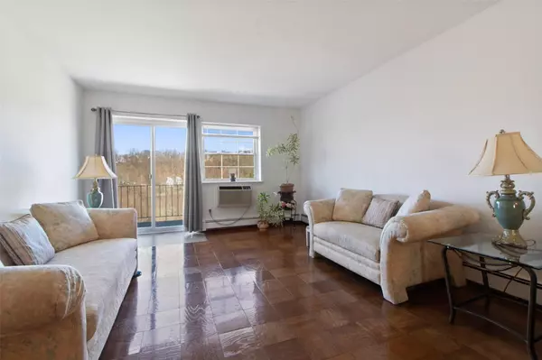 Peekskill, NY 10566,1840 Crompond RD #7-D6