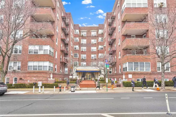 Forest Hills, NY 11375,106-15 Queens BLVD #1C