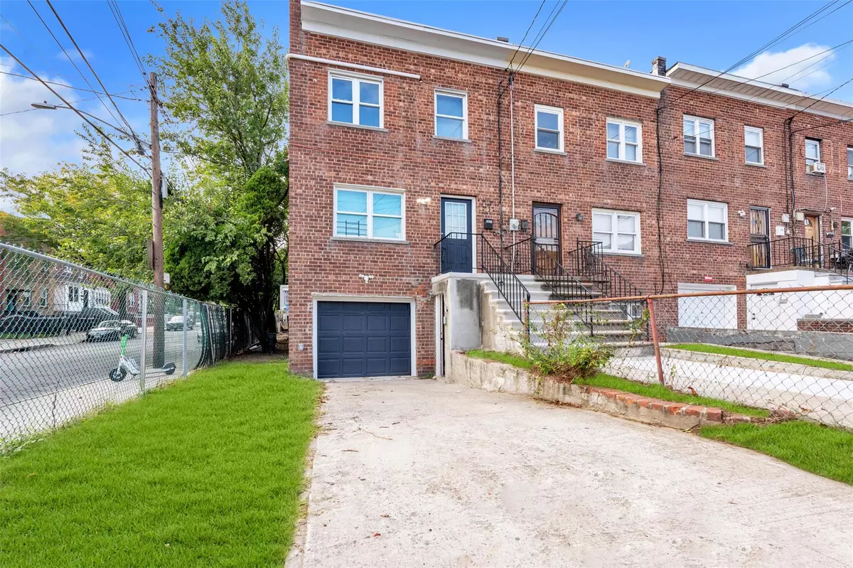 Bronx, NY 10469,3801 Paulding AVE