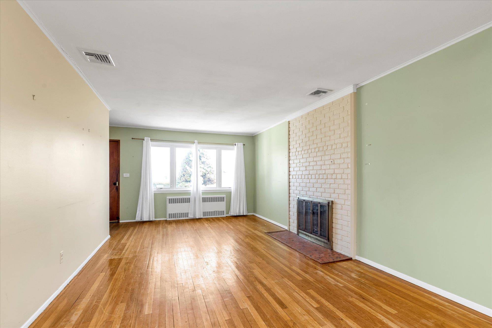 Syosset, NY 11791,21 Venus RD