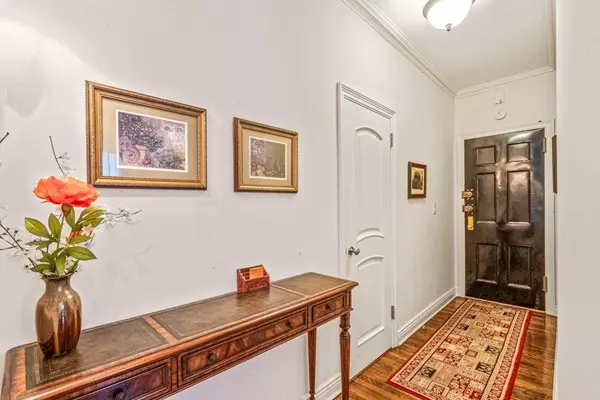 Forest Hills, NY 11375,68-10 108 ST #2F