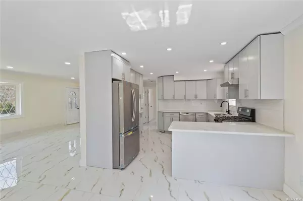 Massapequa, NY 11758,19 E Hamilton AVE