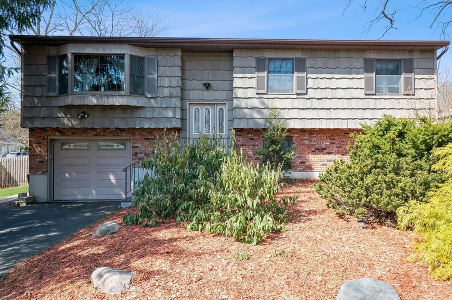 195 S Little Tor RD, New City, NY 10956