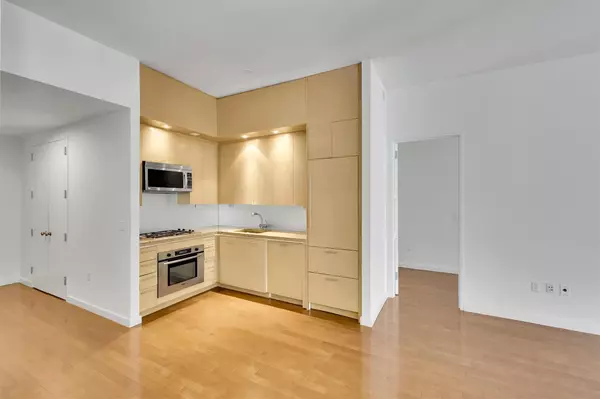 New York (manhattan), NY 10019,1600 Broadway #21G
