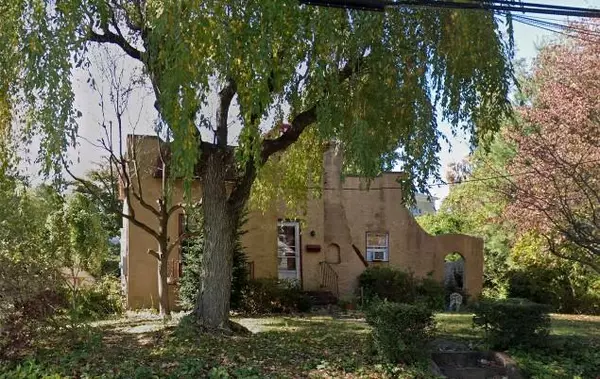 Glen Cove, NY 11542,10 Saint James PL