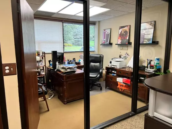 Chestnut Ridge, NY 10977,80 Red Schoolhouse RD #1200,200,300,800