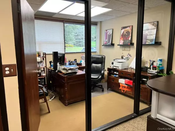 Chestnut Ridge, NY 10977,80 Red Schoolhouse RD #1200,200,300,800