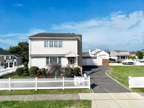 300 East DR, Copiague, NY 11726