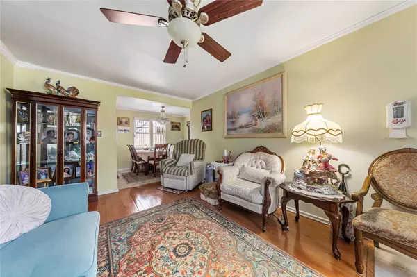 Queens Village, NY 11427,226-01 88th AVE #LOWER