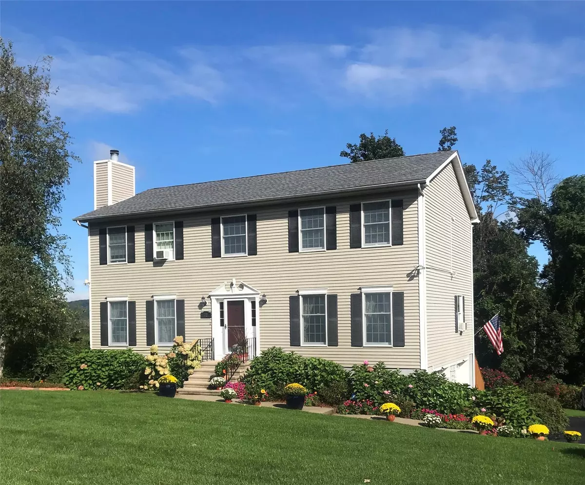 Patterson, NY 12563,72 Devon RD