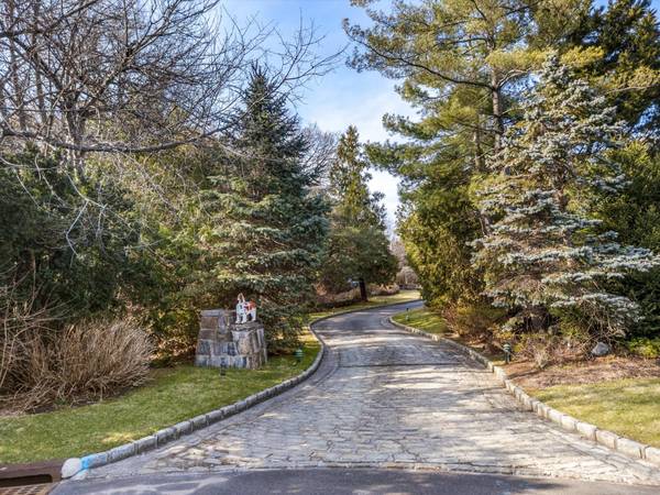 Great Neck, NY 11024,15 Gatsby LN