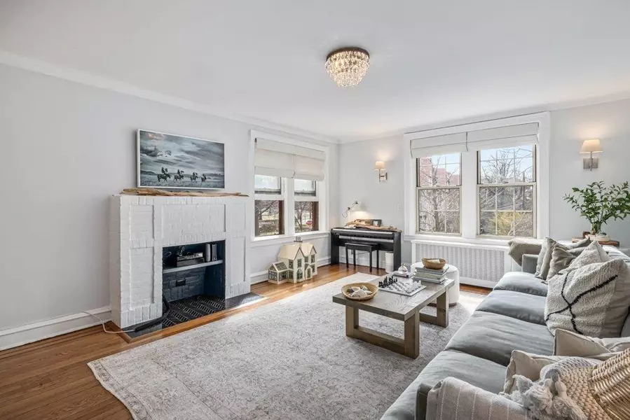 150 Burns ST #2H, Forest Hills, NY 11375
