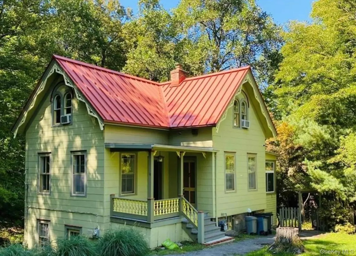 Cornwall On Hudson, NY 12520,10 Maple RD