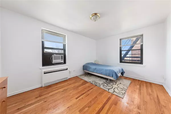 Bayside, NY 11364,73-62 Bell BLVD #4K