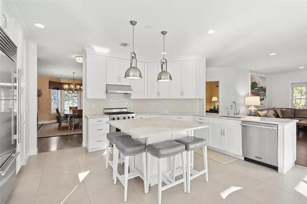 Southampton, NY 11968,1 Seasons LN