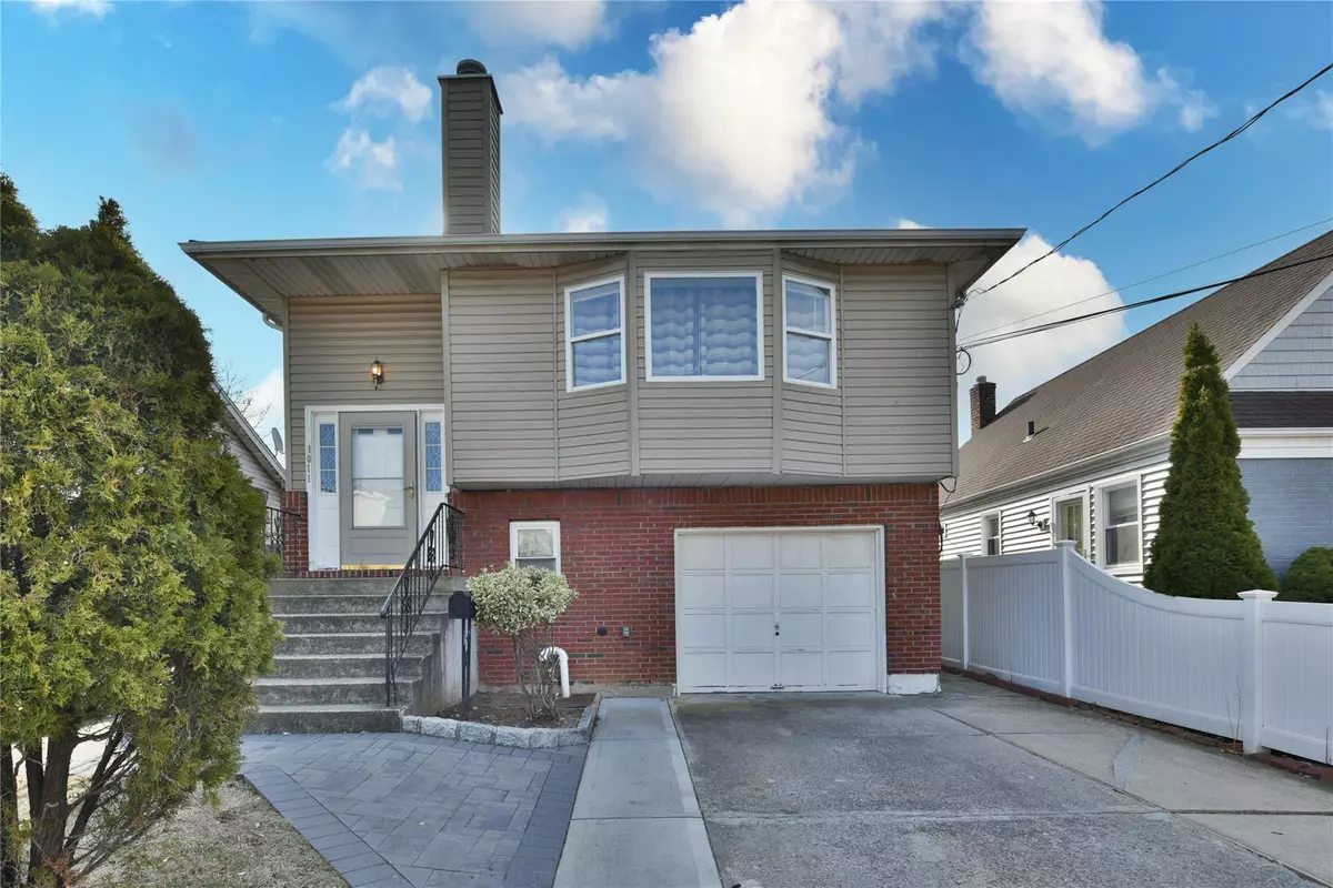 Uniondale, NY 11553,1011 Harrison ST
