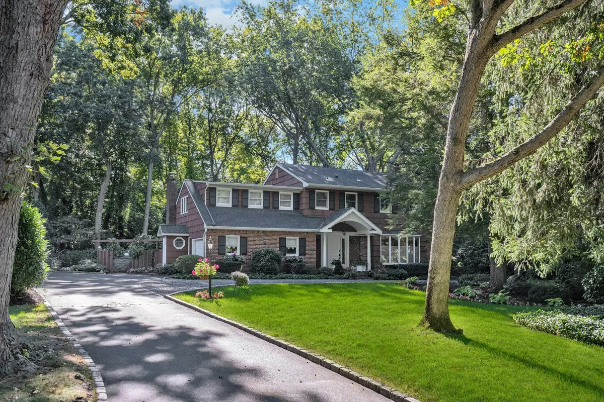 Dix Hills, NY 11746,87 McCulloch DR