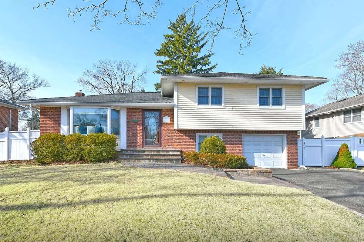 Melville, NY 11747,54 Cawfield LN