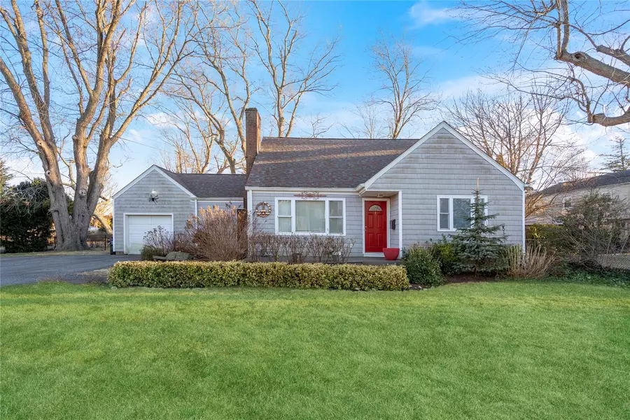 411 5th AVE, East Northport, NY 11731