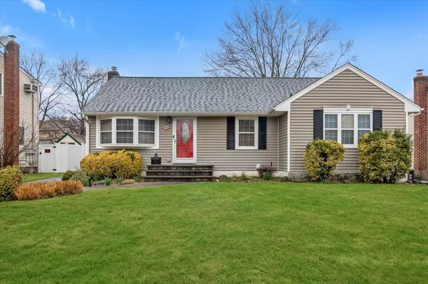 903 Alan DR, Wantagh, NY 11793