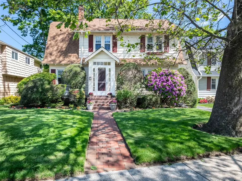 679 Saint Lukes PL, Baldwin, NY 11510