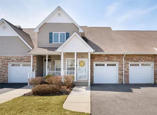 19 Rose LN #19, Mount Sinai, NY 11766