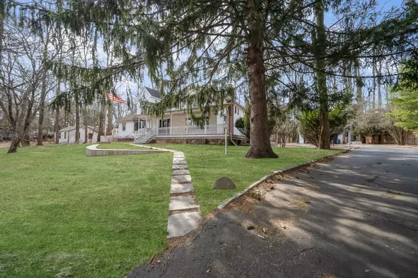 Middle Island, NY 11953,12 Lakeside DR
