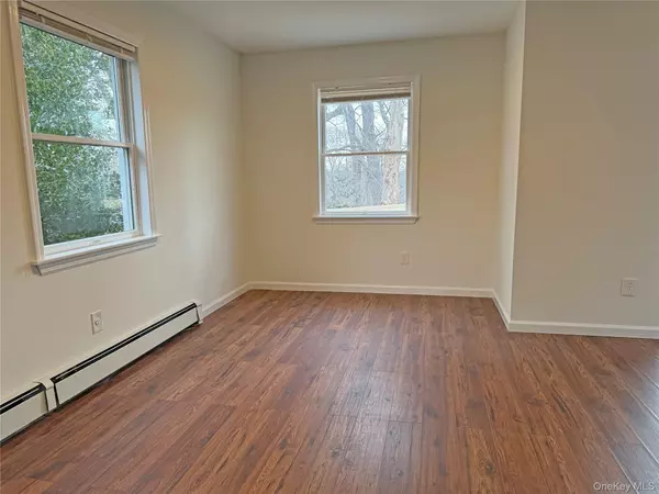 Rocky Point, NY 11778,21 Patchogue DR