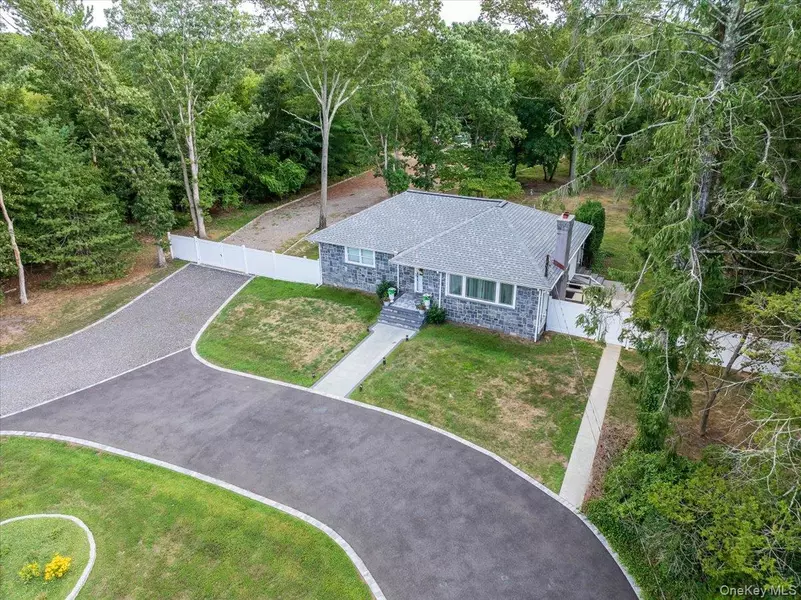 64 Sea Cliff ST, Islip Terrace, NY 11752