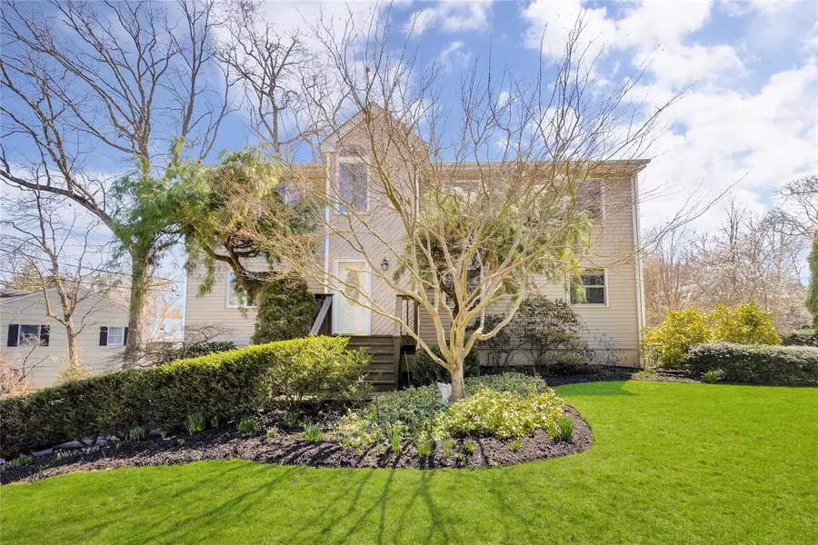 16 Norton DR, East Northport, NY 11731