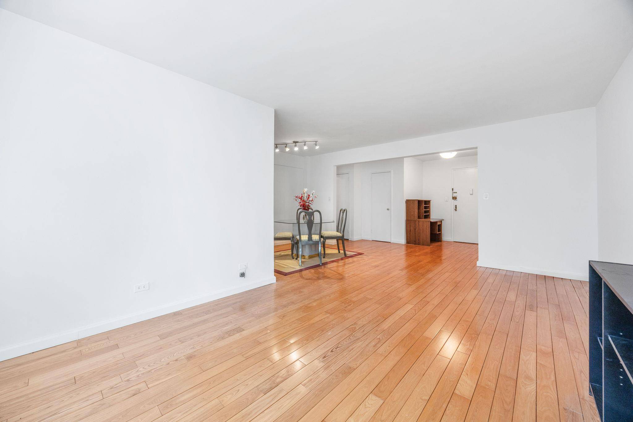 Jackson Heights, NY 11372,33-44 Junction Boulevard #2V