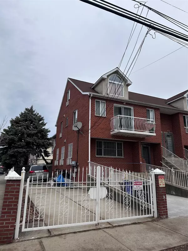 136-03 58 Ave, Flushing, NY 11355