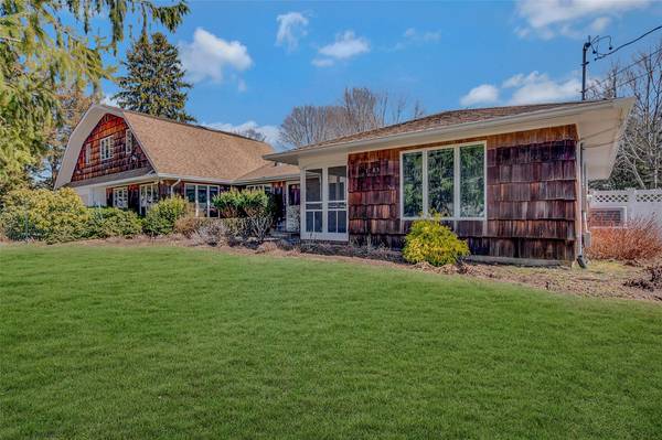 1085 Gin LN, Southold, NY 11971