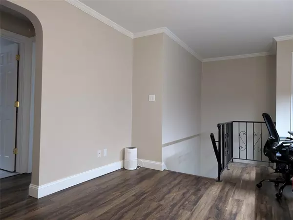 Glen Oaks, NY 11004,260-27 Langston AVE #2nd fl