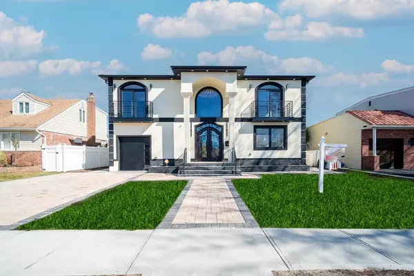 1022 Lorraine DR, Franklin Square, NY 11010