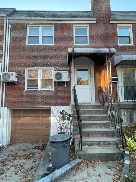 69-40 198 ST, Fresh Meadows, NY 11365