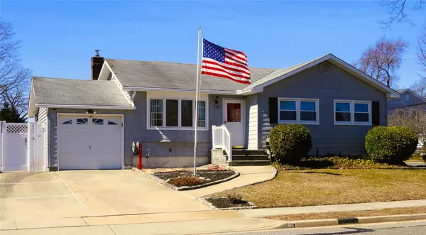 101 N East BLVD, Massapequa, NY 11758