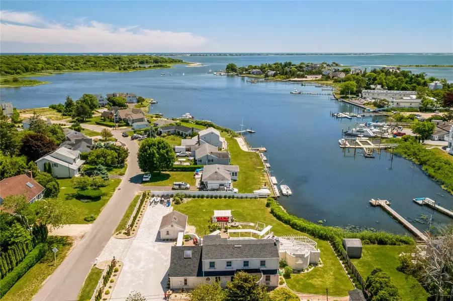 1 Rebadam LN, Southampton, NY 11968