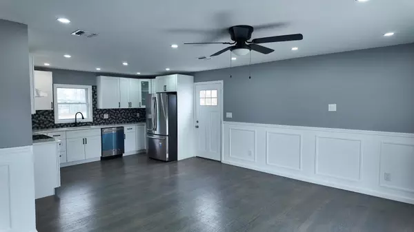 Levittown, NY 11756,12 Meridian RD