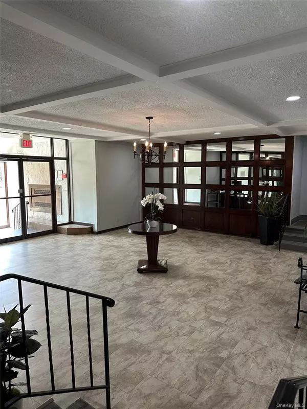 Port Chester, NY 10573,325 King ST #2G