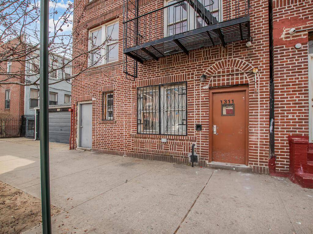 Bronx, NY 10472,1311 Beach AVE