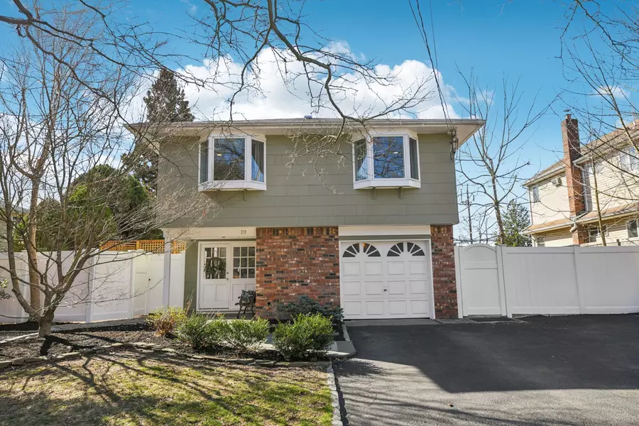 218 Bellerose AVE, East Northport, NY 11731