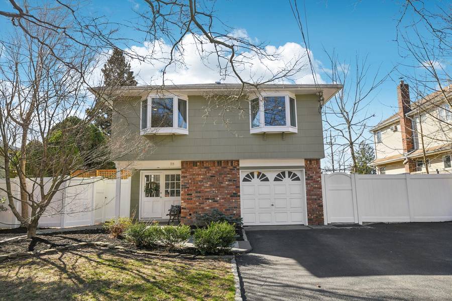 218 Bellerose AVE, East Northport, NY 11731