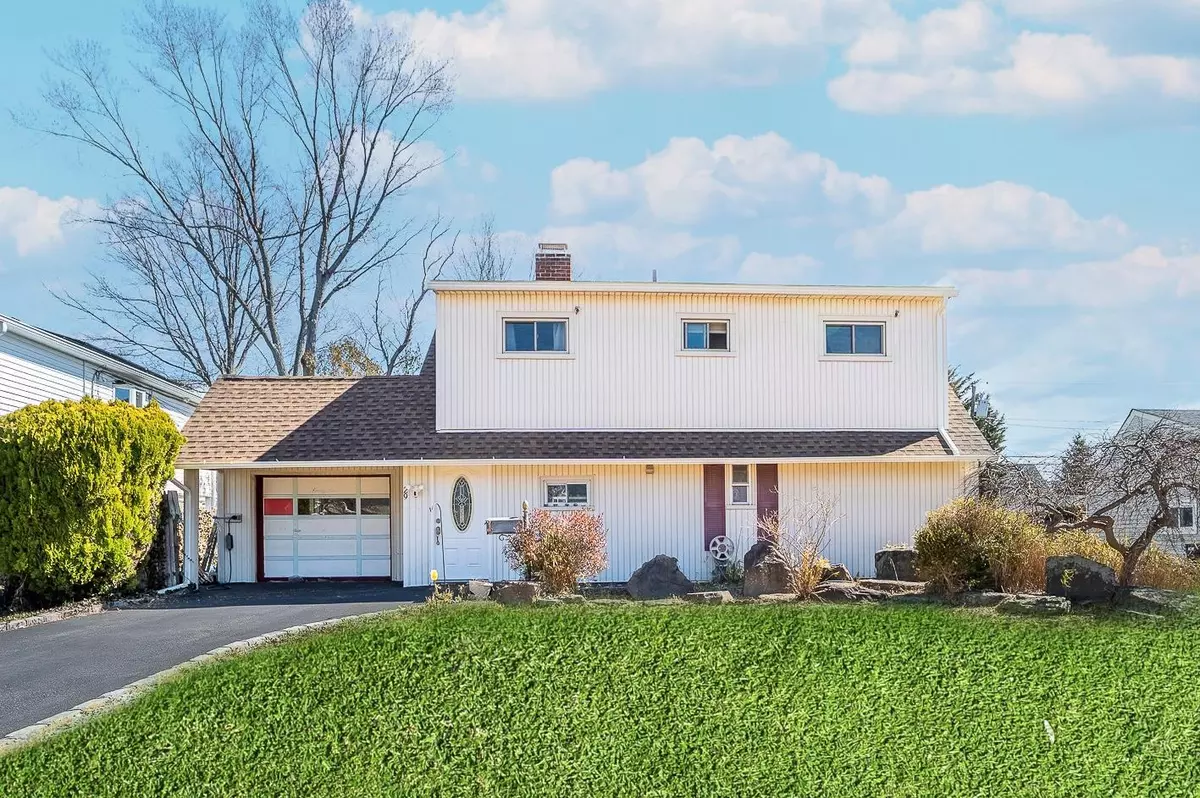 Hicksville, NY 11801,29 Alpine LN