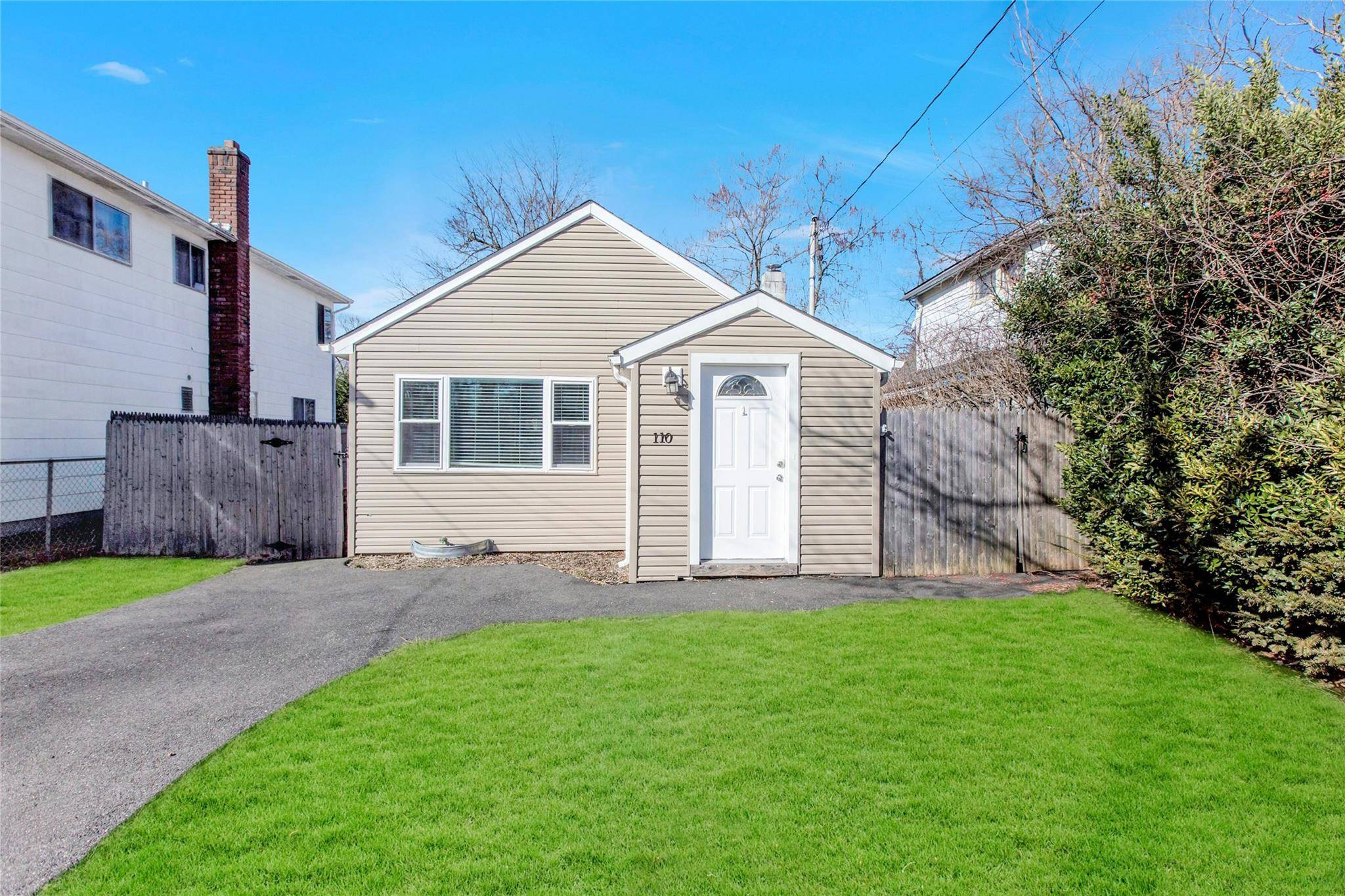 110 Vanderbilt AVE,  West Babylon,  NY 11704