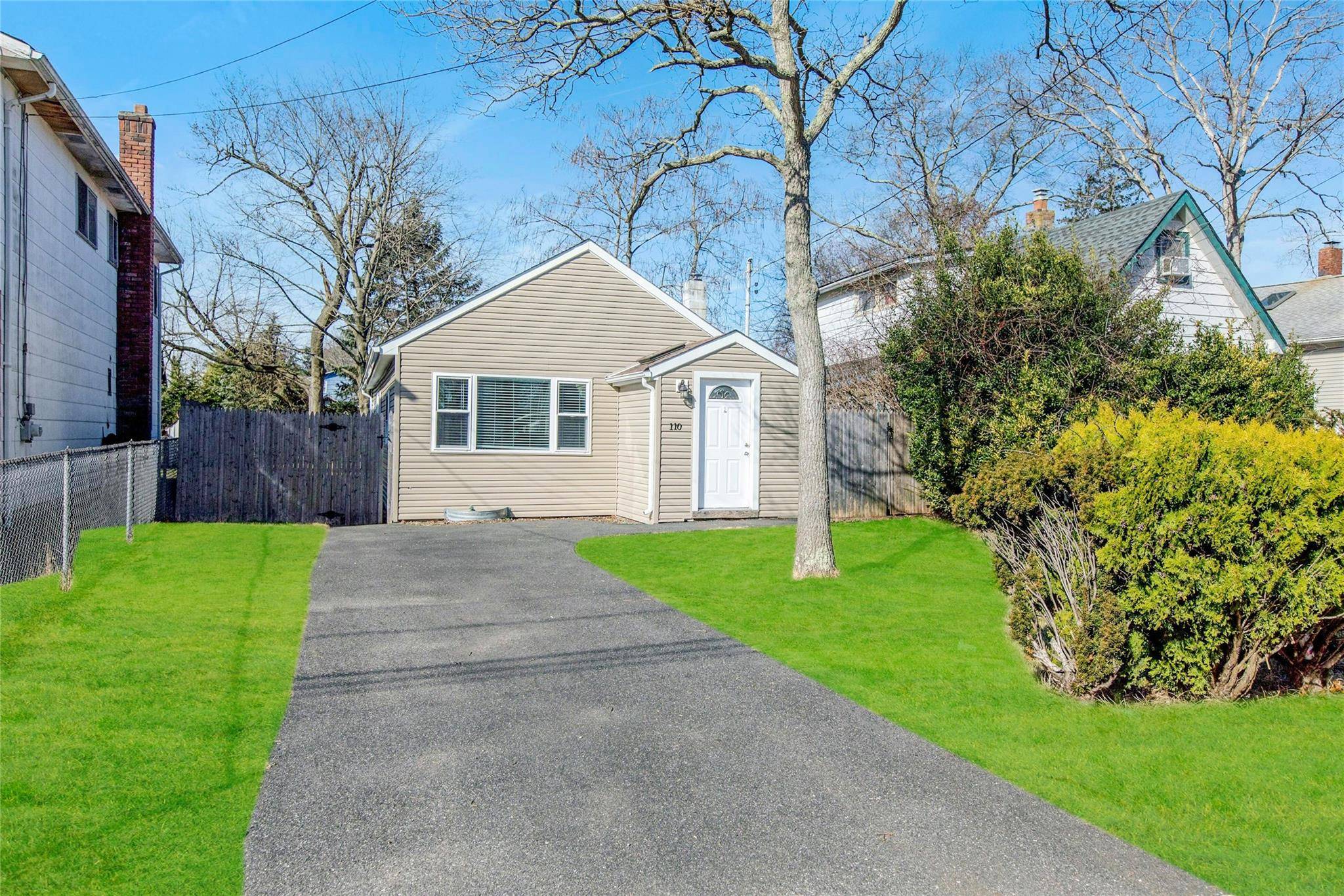 West Babylon, NY 11704,110 Vanderbilt AVE